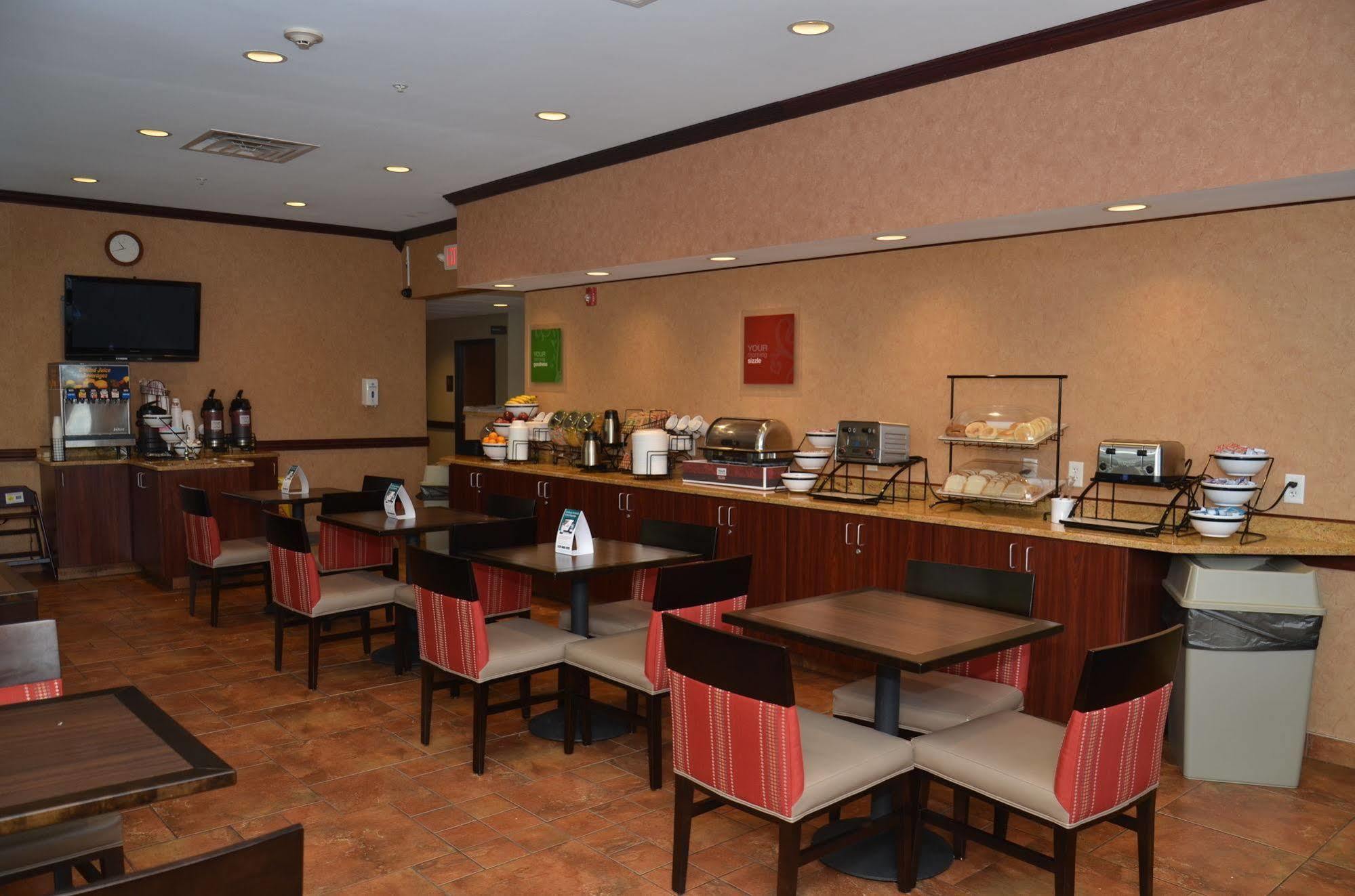 Quality Inn Near Walden Galleria Mall Cheektowaga Bagian luar foto