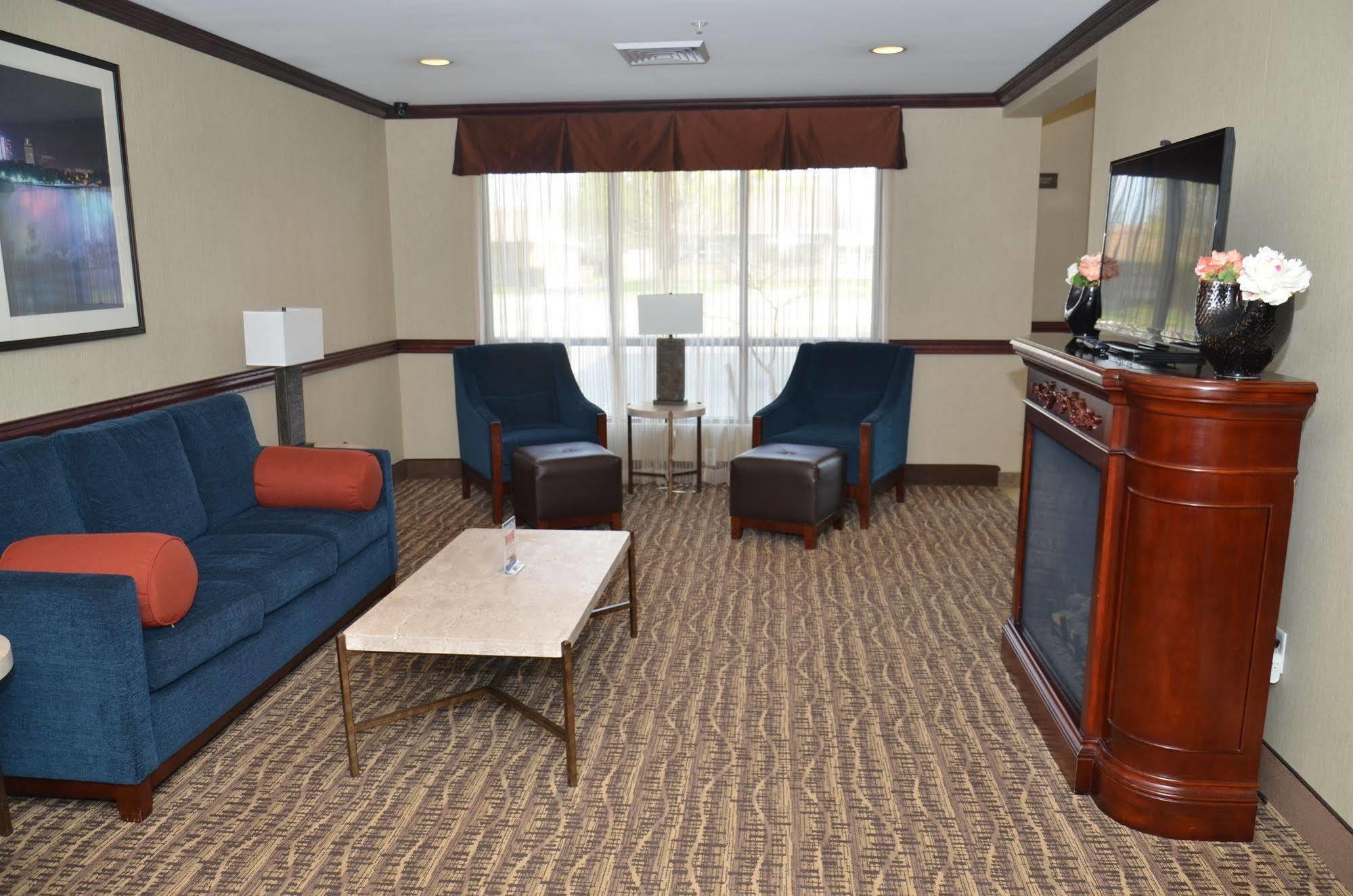 Quality Inn Near Walden Galleria Mall Cheektowaga Bagian luar foto