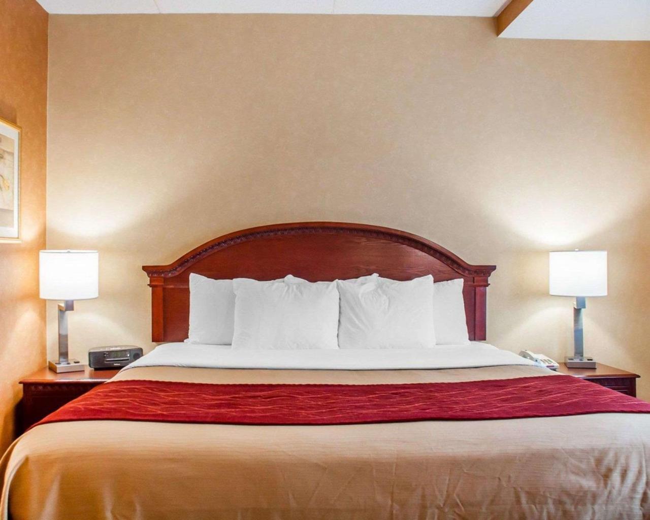 Quality Inn Near Walden Galleria Mall Cheektowaga Bagian luar foto