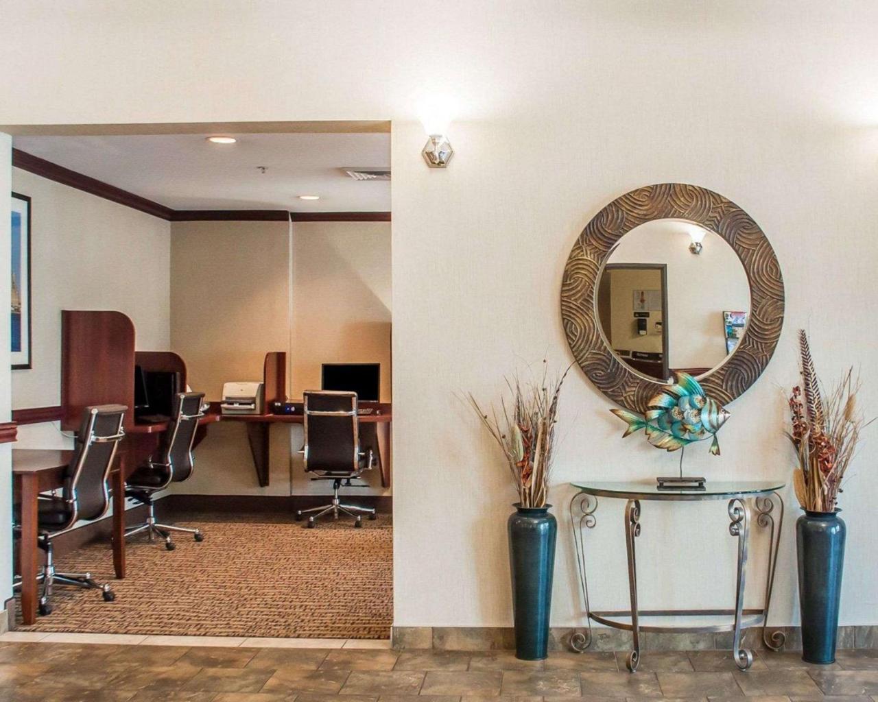 Quality Inn Near Walden Galleria Mall Cheektowaga Bagian luar foto