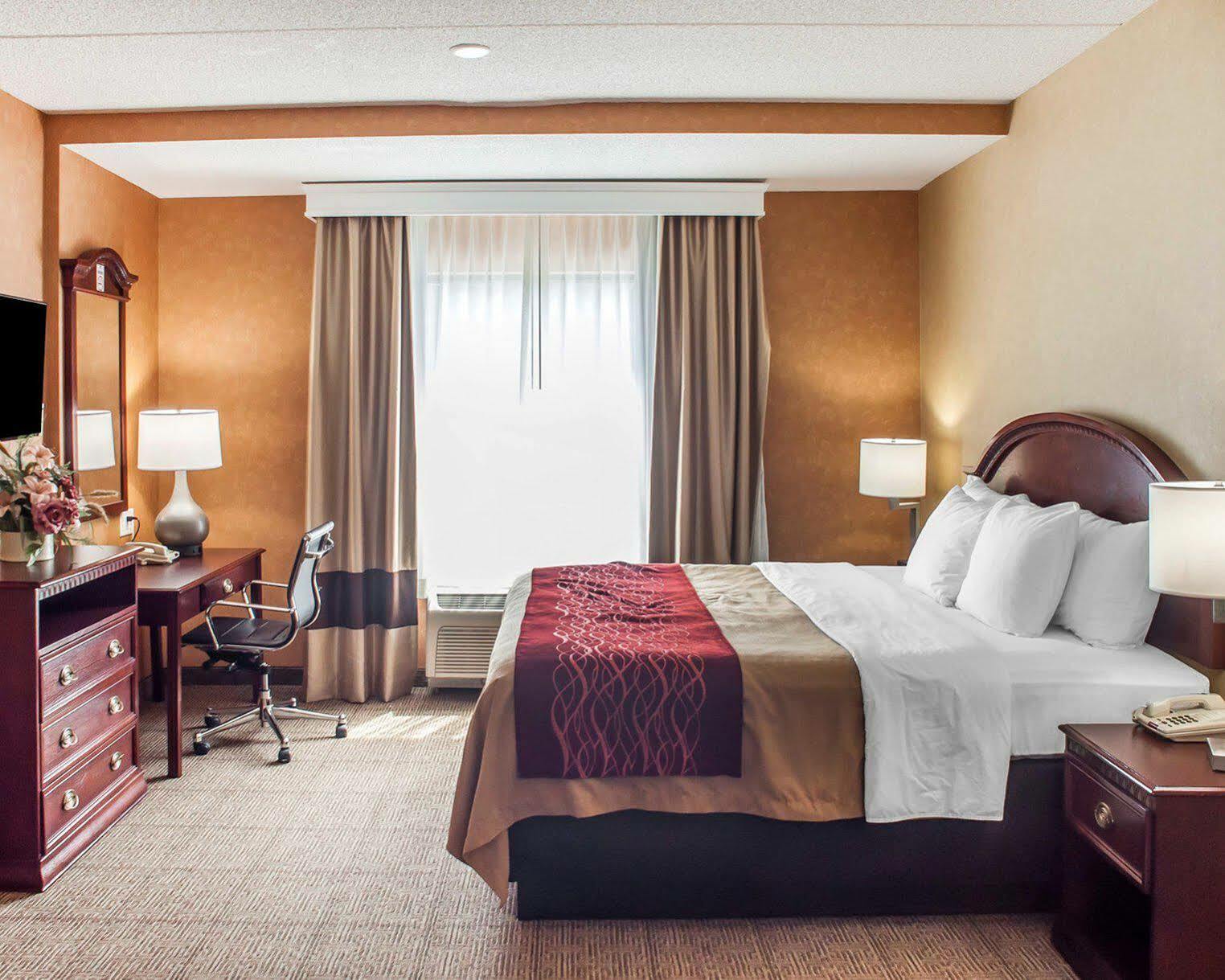Quality Inn Near Walden Galleria Mall Cheektowaga Bagian luar foto